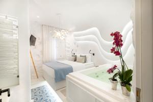 KYMA & HELIOS Deluxe Suites with Hot Tub at AmazeU Suites Naxos