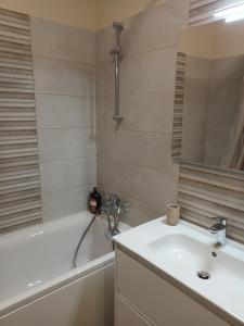 Konstanzer 44 - 1 camera, bucaterie, aer conditionat, masina de spalat