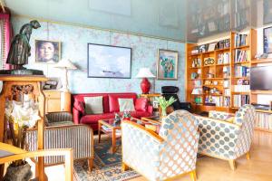 Veeve - The Salon in the Sky