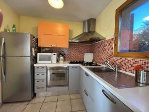 Maisons de vacances Maison spacieuse 8 pers avec terrasse - St-Chaffrey-S.Chevalier - FR-1-330E-134 : photos des chambres