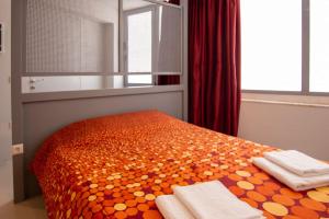 Red cosy studio in Athens center