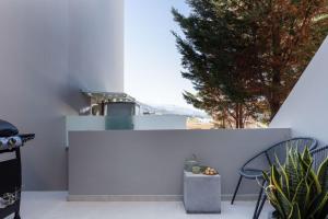 Akonizia Luxury House - With Private Heated Pool and Jacuzzi