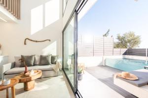 serene villas halkidiki - Cfront private pool