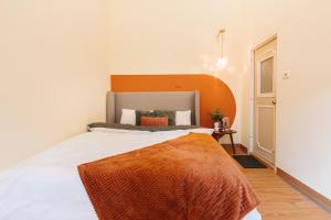 Near the train line,old Quarter, BBQ large terrace