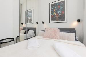 City Panorama Spacious Apartment by Renters Prestige