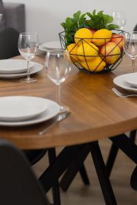 City Panorama Spacious Apartment by Renters Prestige