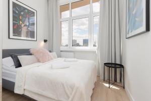 City Panorama Spacious Apartment by Renters Prestige