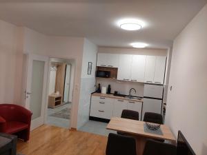 Vana1 Lovinčićeva 3b