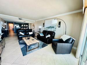 Resort living Beachfront Suite