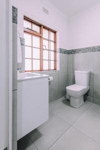 Cornerstone Guesthouse Alk Van Zyl