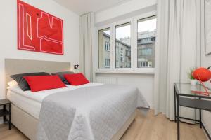 Amazing Spacious Apartments in Warsaw City Center by Noclegi Renters