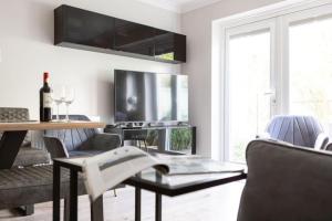 Olive Tree Townhouse, with parking
