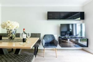 Olive Tree Townhouse, with parking