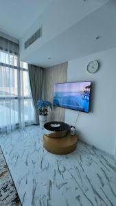 Stay in heart of Dubai Marina Residence B walk to the JBR