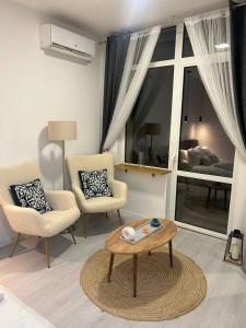 Pirotska Modern Room