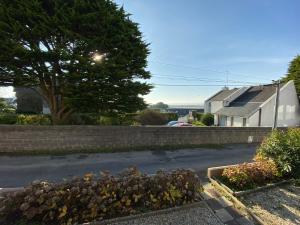 RÉF 168 - GUIDEL Studio proche plages petit vue mer éloignée
