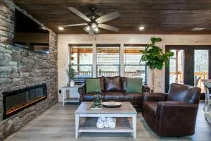 Tennessee Timber Hot Tub Private Pool Games - Waldens Creek