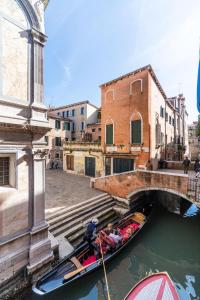 Palazzo Miracoli Apartments