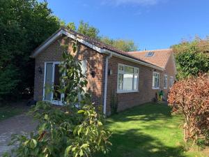 2 Bedroom Property Independent with Pakring