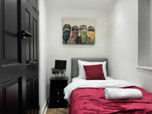 4 bed 4 bath House with Free Parking, 5 Mins to LFC and 15 Mins to City Centre