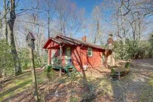 Dog-Friendly Burnsville Cabin Rental Near Hiking! - Spruce Pine