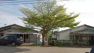 Irfans HomestayDouble storey - Kampong Lumut Kiri