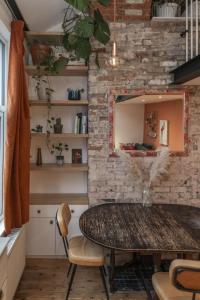 Heart of Hackney Cosy 1BR London Loft Apt.