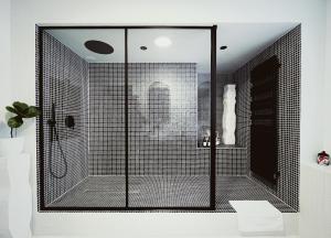 B&B / Chambres d'hotes Maison d'hote Les Allois : Chambre Double avec Salle de Bains Privative