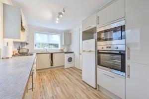 Superb Sandbanks Apartment near Beach and Bars with Free Parking