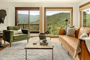 Stunning View House - 15-min to Town - Evergreen