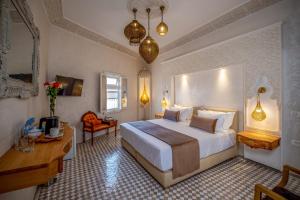 Riad Glatt K