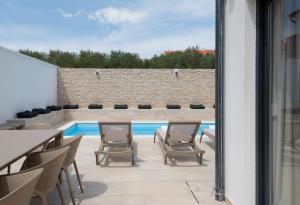 Villa Bellatrix 1 & 2 - two heated pools & jacuzzi