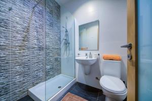 Stylish 2BR Apt with balconies in St Julians, Paceville - APT 6 by Vaganza