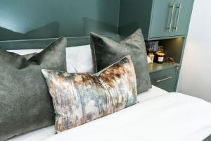 Granby Gem: Exquisite 3-Bed Flat