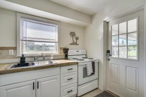 1 Mi to Boat Ramp Bokeelia Home with Screened Patio