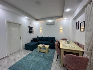 2 Bed Flat - Sleeps 6 - Pool - Parking - Wifi