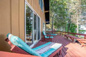 Smith Family Cottages- Lake House