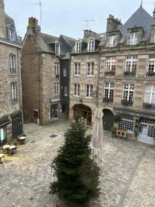 Appartements Spacieux appartement au coeur du centre historique de Dinan : photos des chambres
