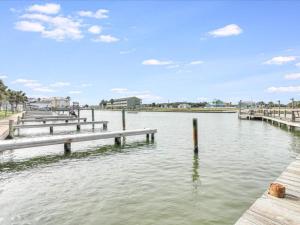 Bayfront Kontiki 704