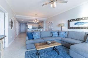 Crystal Shores West 204