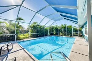 Florida Gulf Coast Getaway Pool and Screened Lanai!