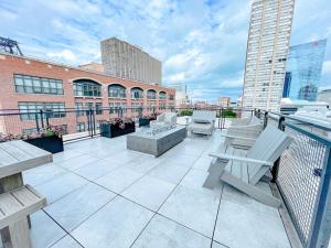 Modern 2BR South Loop Gem Near McCormick Place, Navy Pier, Adler Planetarium & Columbia College