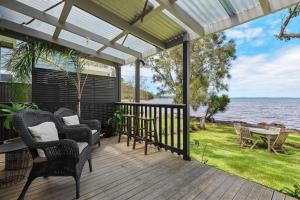The Waterfront House - Pet Friendly - Absolute Waterfront