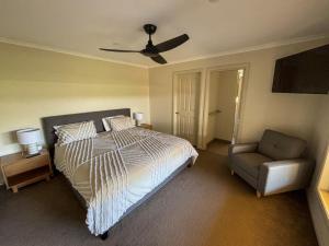 Woodlands Waterside Retreat