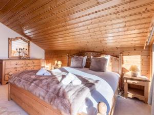 Duplex skis aux pieds, Courchevel 1850, 99m², 6 pers., cheminée, balcons, garage, WiFi - FR-1-631-132