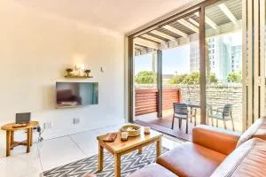 Beachside Apt with Amazing Views and No Loadshedding - 开普敦