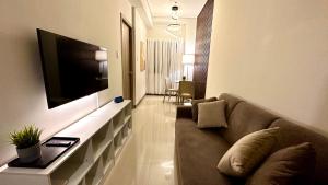 Premier Luxury Suite near SM Mall of Asia Arena & DFA with Free Parking
