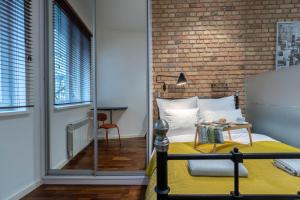 Simply in the Center Spot