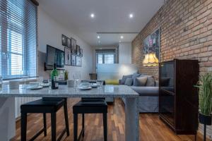 Simply in the Center Spot