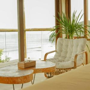 Kini Resort - Oceanfront Bamboo Eco Lodges